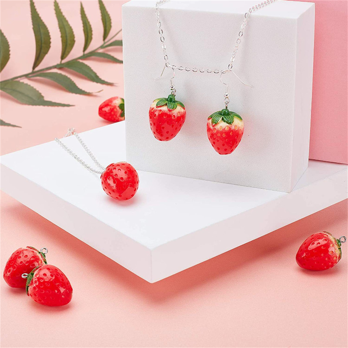 SG04 Cute 5pcs Strawberry Frui - Resin Art Necklace 评论和价格
